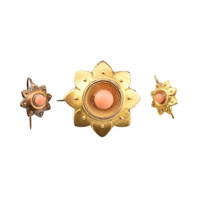 Lot 22 - VICTORIAN BROOCH & EARRING SUITE
