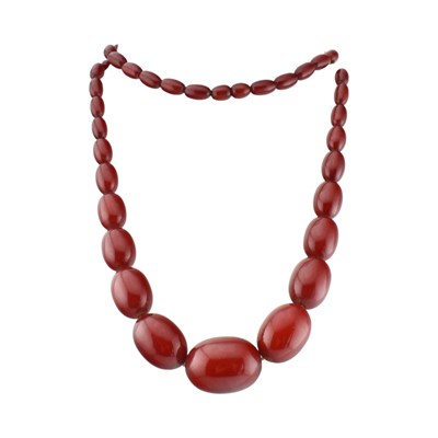 Lot 9 - VINTAGE CHERRY AMBER BAKELITE BEAD NECKLACE