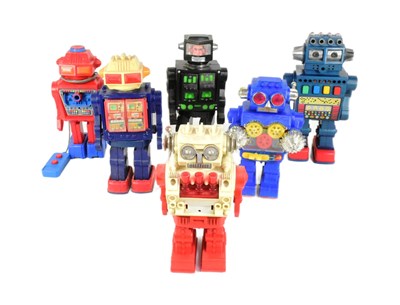 Lot 701 - RETRO TOYS - X6 BATTERY POWERED ROBOTS