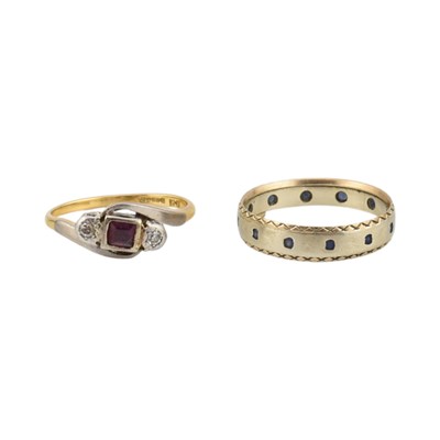 Lot 471 - HALLMARKED 14CT GOLD RUBY & DIAMOND THREE STONE RING & 9CT ETERNITY RING