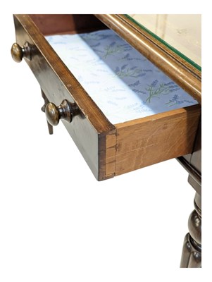 Lot 1026 - VICTORIAN 19TH CENTURY MAHOGANY & LEATHER WRITING TABLE DESK