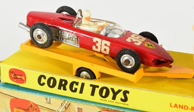 Lot 15 - DIECAST - VINTAGE CORGI GIFT SET - LANDROVER WITH FERRARI RACING CAR
