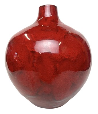 Lot 67 - WEST GERMAN POTTERY - 1970S VASE IN A MOTTLED RED GLAZE