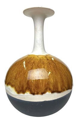 Lot 21 - HUTSCHENREUTHER KERAMIK A 1960S GERMAN POTTERY VASE