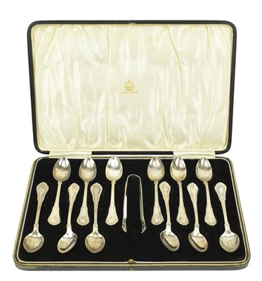 Lot 32 - CASED GEORGE V HALLMARKED SILVER SPOON & SUGAR TONG SET