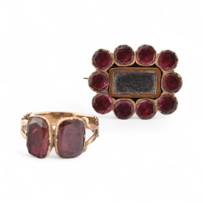 Lot 185 - 19TH CENTURY GOLD & GARNET RING & GARNET MOURNING BROOCH