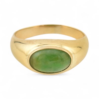 Lot 124 - 18CT GOLD & NEPHRITE JADE CABOCHON RING