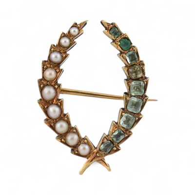 Lot 122 - 1920S GOLD PEARL & GREEN STONE VICTORY LAUREL WREATH BROOCH