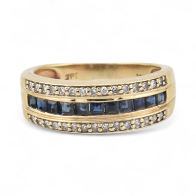 Lot 479 - A 10K SAPPHIRE & DIAMOND HALF ETERNITY RING