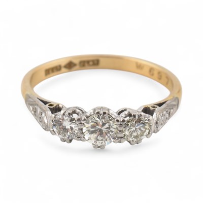 Lot 499 - 18CT GOLD & PLATINUM THREE STONE DIAMOND RING