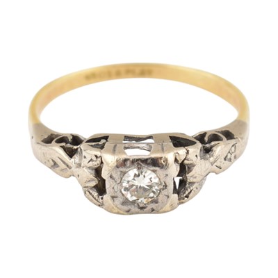 Lot 346 - 18CT GOLD PLATINUM & DIAMOND SOLITAIRE RING