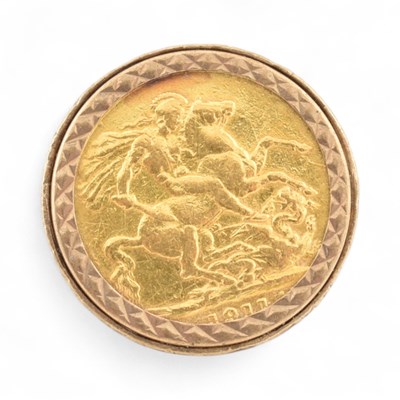 Lot 465 - HALLMAKRED 9CT GOLD FULL SOVEREIGN RING