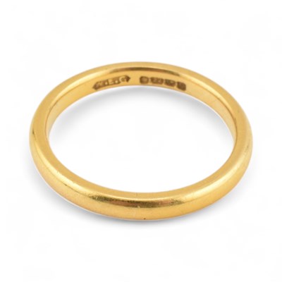 Lot 490 - HALLMARKED 22CT GOLD BAND RING