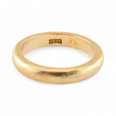 Lot 506 - 18CT GOLD BAND RING