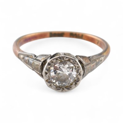 Lot 420 - 18CT GOLD PLATINUM & DIAMOND RING