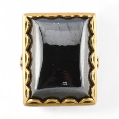 Lot 240 - GOLD HEMATITE DRESS RING