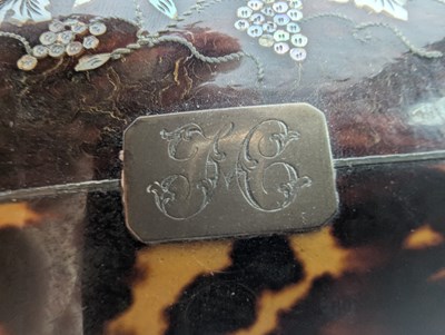 Lot 15 - EARLY 19TH CENTURY REGENCY TORTOISESHELL & IVORY INLAID TEA CADDY