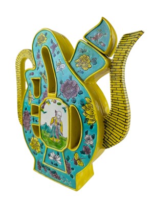 Lot 152 - QING DYNASTY FAMILLE VERTE TEAPOT IN FORM OF A 'SHOU' 粉彩寿字壶