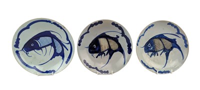 Lot 117 - THREE CHINESE QING DYNASTY BLUE & WHITE UNDERGLAZED RED PLATES