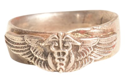 Lot 454 - WWII SECOND WORLD WAR USAAF FLIGHT SURGEON RING