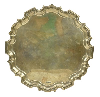 Lot 17 - EARLY 20TH CENTURY EDWARD VII HALLMARKED SILVER TRAY SALVER