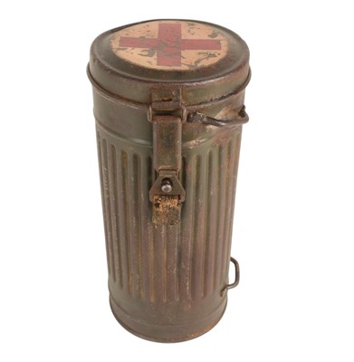 Lot 426 - WWII SECOND WORLD WAR GERMAN GAS MASK CANISTER