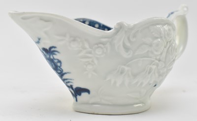 Lot 22 - 18TH CENTURY CIRCA 1776 WORCESTER BLUE & WHITE CERAMIC GRAVY BOAT