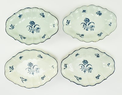 Lot 49 - FIVE EARLY WORCESTER 18TH CENTURY GILLY FLOWER PORCELAIN PLATES