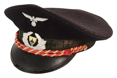 Lot 472 - WWII SECOND WORLD WAR GERMAN VETERAN ASSOCIATION VISOR CAP