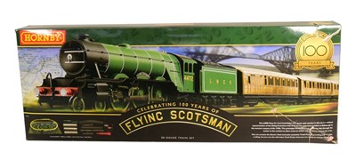 Lot 45 - MODEL RAILWAY - HORNBY FLYING SCOTSMAN TRAIN SET