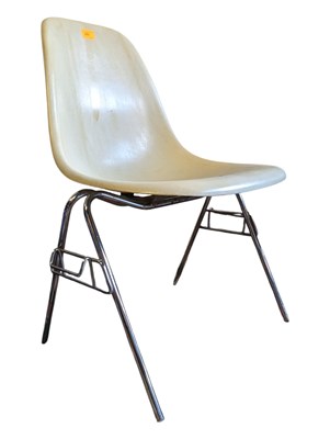 Lot 589a - CHARLES & RAY EAMES FOR HERMAN MILLER - RETRO FIBREGLASS SHELL CHAIR
