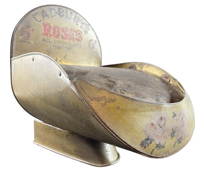Lot 5 - CADBURY'S ROSES CHOCOLATES - 1920S COUNTER TOP SCOOP