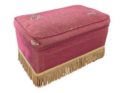 Lot 554 - 1953 QUEEN ELIZABETH II COMMEMORATIVE CORONATION STOOL
