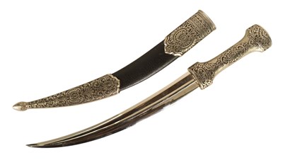 Lot 521 - MUSEUM REPLICA PERSIAN JAMBIYA DAGGER