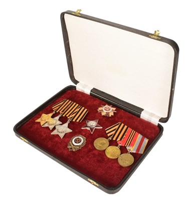 Lot 7 - SECOND WORLD WAR RUSSIAN MEDAL GROUP - FULL CAVALIER