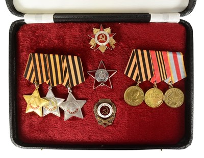 Lot 7 - SECOND WORLD WAR RUSSIAN MEDAL GROUP - FULL CAVALIER