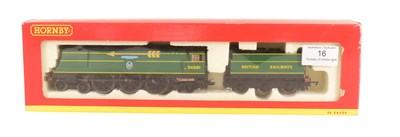 Lot 16 - MODEL RAILWAY - HORNBY OO GAUGE LOCOMOTIVE ' 92 SQUADRON '