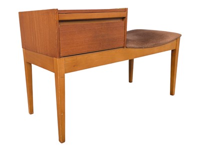 Lot 582 - CHIPPY HEATH FURNITURE - MID CENTURY TEAK TELEPHONE SEAT