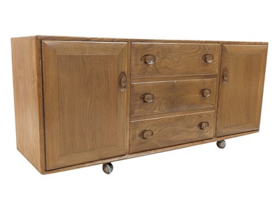 Lot 563 - ERCOL FURNITURE MODEL 468 - WINDSOR RANGE - SIDEBOARD CREDENZA
