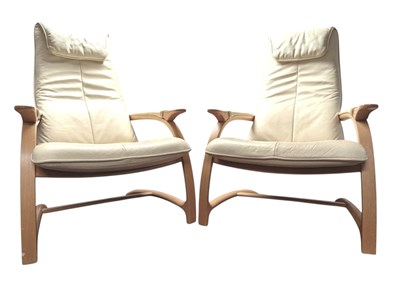 Lot 150 - PAIR OF CONTEMPORARY CANTILEVER DESIGNER LEATHER ARMCHAIRS