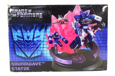 Lot 500 - TRANSFORMERS - DIAMOND SELECT SOUNDWAVE STATUE 571/1000