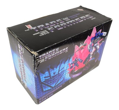 Lot 500 - TRANSFORMERS - DIAMOND SELECT SOUNDWAVE STATUE 571/1000