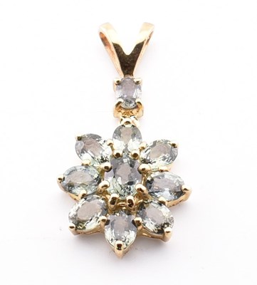 Lot 310 - HALLMARKED 9CT GOLD & COLOUR CHANGE SAPPHIRE CLUSTER PENDANT