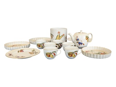 Lot 19 - ROYAL WORCESTER - EVESHAM - LARGE COLLECTION OF LATE 20TH CENTURY CHINA WARE