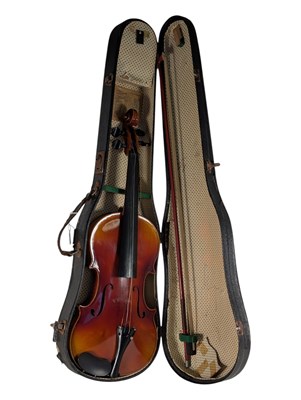 Lot 401 - VINTAGE 20TH CENTURY CASED MUSICAL INSTRUMENT VIOLIN WITH BOW