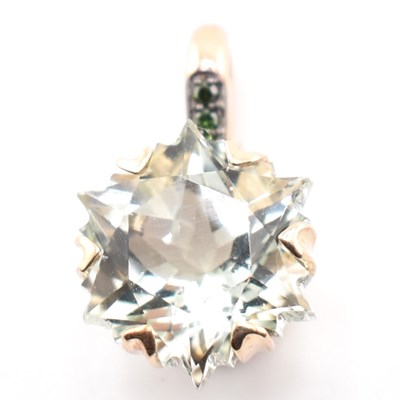 Lot 272 - HALLMARKED 9CT GOLD WOBITO SNOWFLAKE CUT PRASIOLITE & GREEN DIAMOND PENDANT