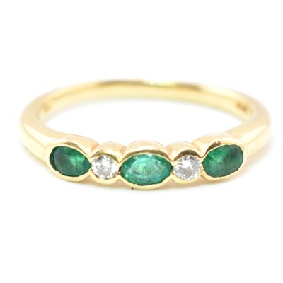 Lot 200 - HALLMARKED 18CT GOLD EMERALD & DIAMOND FIVE STONE RING