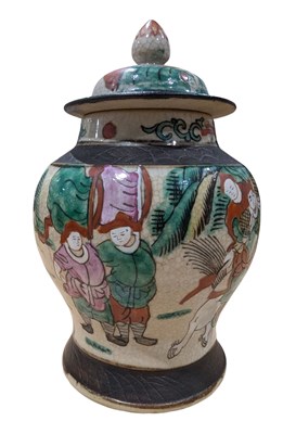 Lot 194 - QING NANKING FAMILLE ROSE PORCELAIN LIDDED TEMPLE JAR 清 哥釉粉彩盖罐