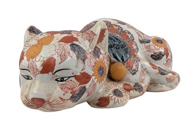 Lot 126 - 20TH CENTURY JAPANESE IMARI FIGURE OF A CAT