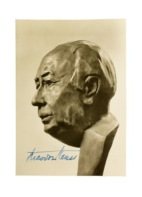 Lot 52 - WORLD LEADERS - THEODOR HEUSS (D.1963) - AUTOGRAPHED PHOTOGRAPH